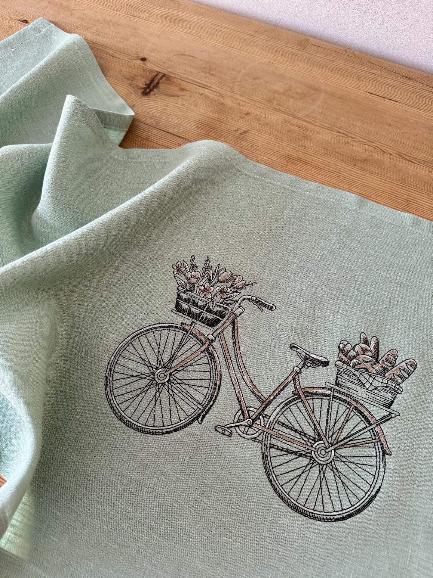 Linen table runner "French Breakfast"